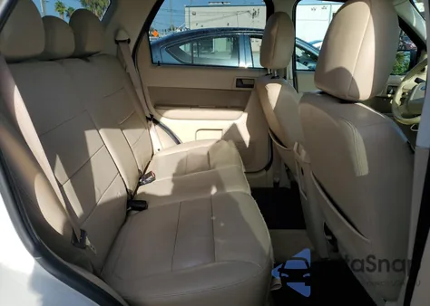 2012 Ford Escape Xlt z USA, uszkodzony, nr VIN 1FMCU9DG8CKB75873